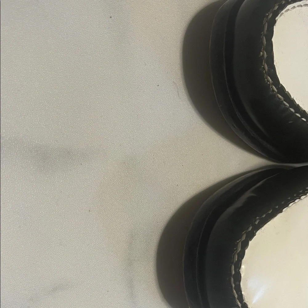 Wee Uns Black and White Women's Loafers - Picture 2 of 4